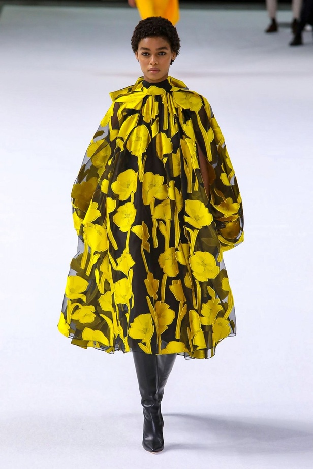 فساتين كارولينا هيريرا لخريف وشتاء 2020-2021 من اسبوع الموضة في نيويورك