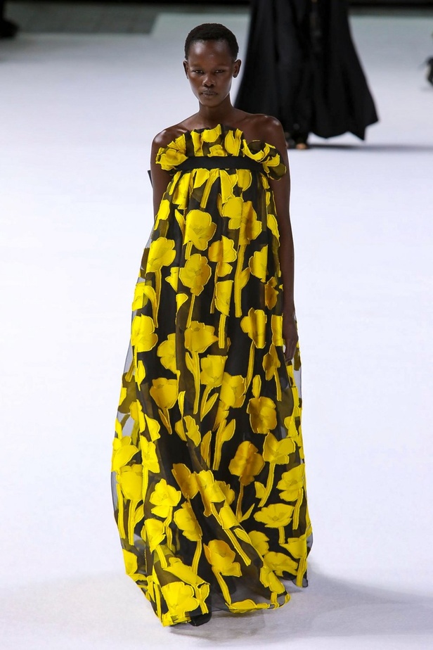 فساتين كارولينا هيريرا لخريف وشتاء 2020-2021 من اسبوع الموضة في نيويورك