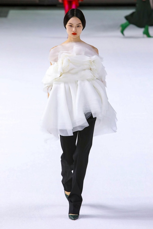 فساتين كارولينا هيريرا لخريف وشتاء 2020-2021 من اسبوع الموضة في نيويورك