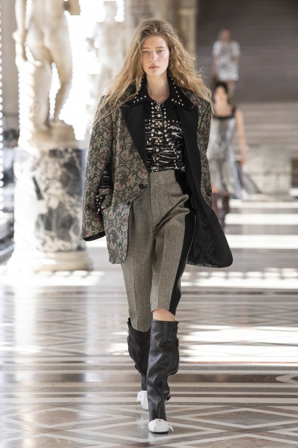 عرض أزياء Louis Vuitton لخريف وشتاء 2021-2022