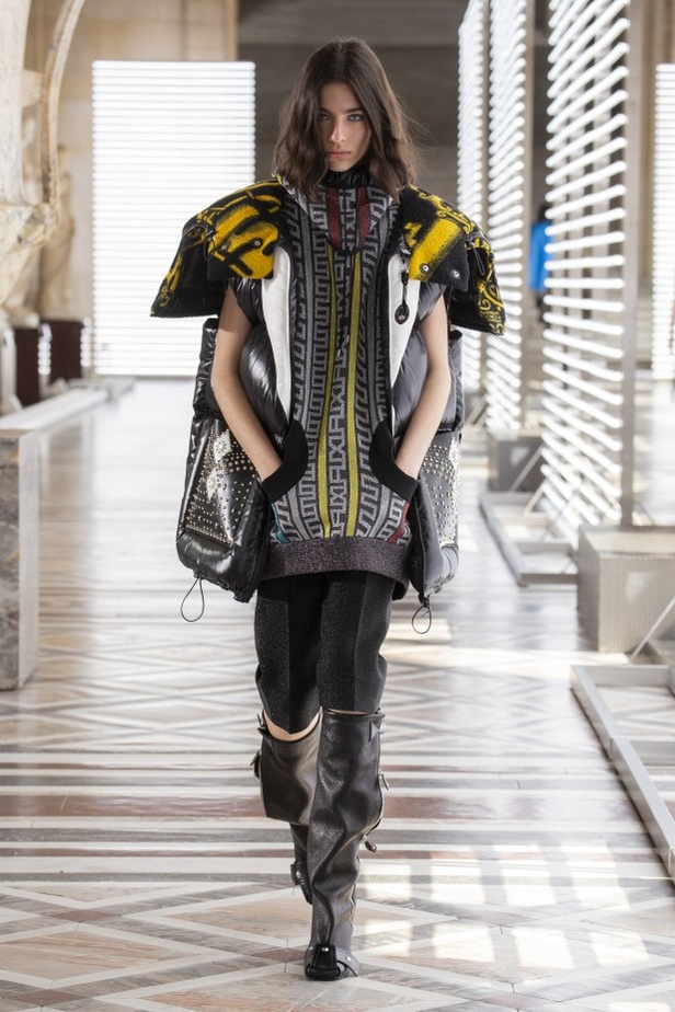عرض أزياء Louis Vuitton لخريف وشتاء 2021-2022