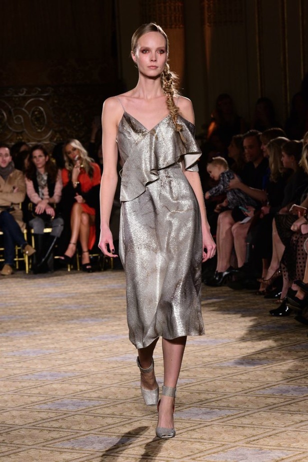 عرض أزياء كريستيان سيريانو لموسم خريف 2017