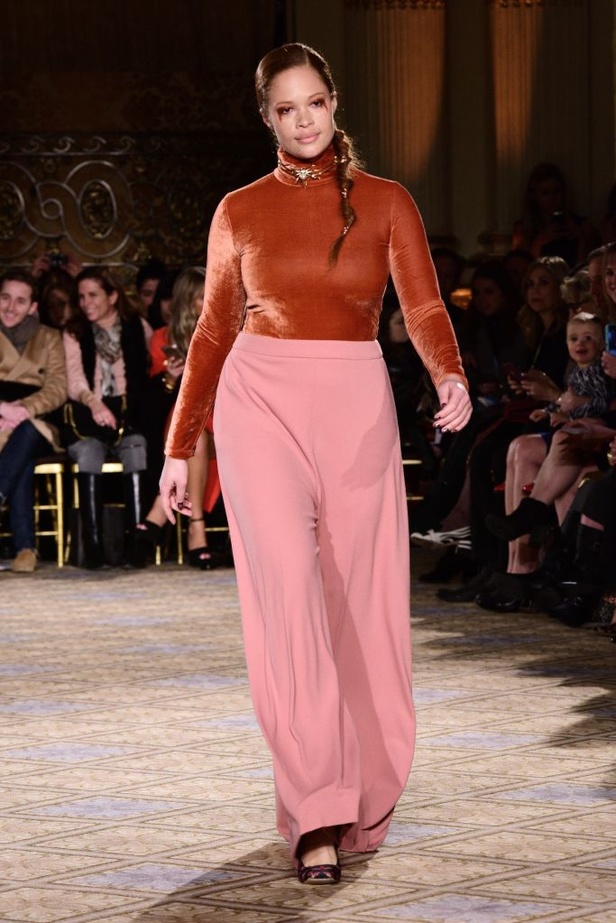 عرض أزياء كريستيان سيريانو لموسم خريف 2017