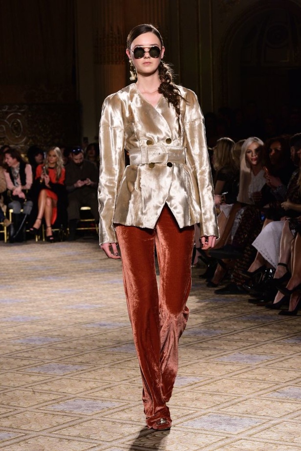 عرض أزياء كريستيان سيريانو لموسم خريف 2017
