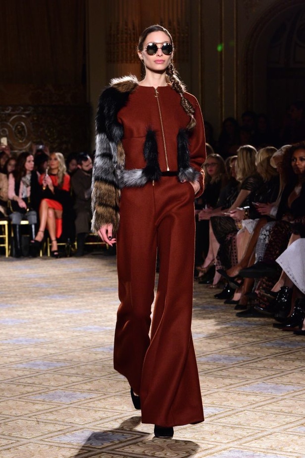 عرض أزياء كريستيان سيريانو لموسم خريف 2017