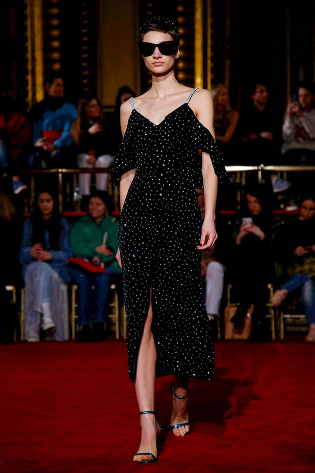 عرض أزياء كريستيان سيريانو لموسم خريف وشتاء 2018