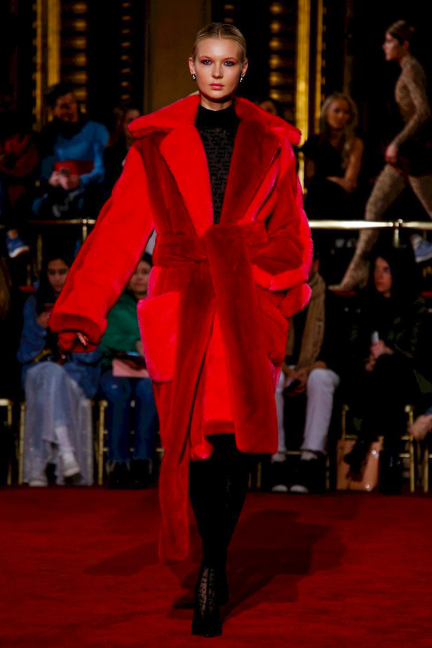 عرض أزياء كريستيان سيريانو لموسم خريف وشتاء 2018