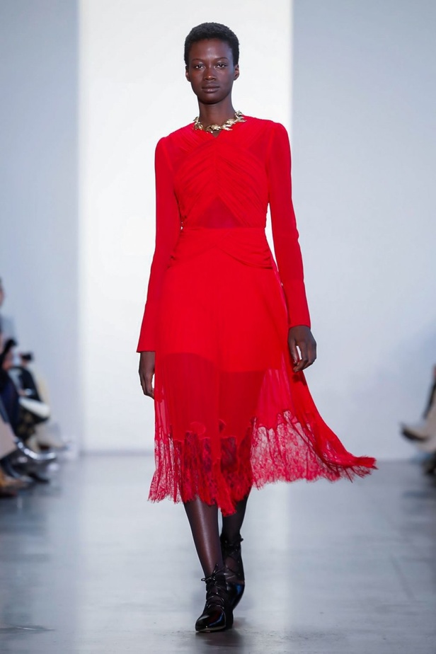 مجموعة Self Portrait للألبسة الجاهزة لخريف 2019