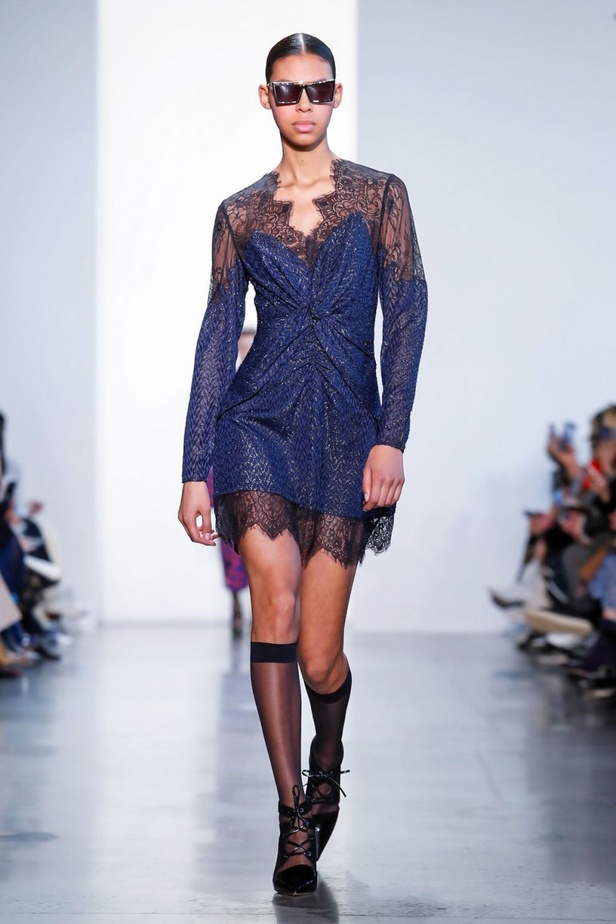 مجموعة Self Portrait للألبسة الجاهزة لخريف 2019