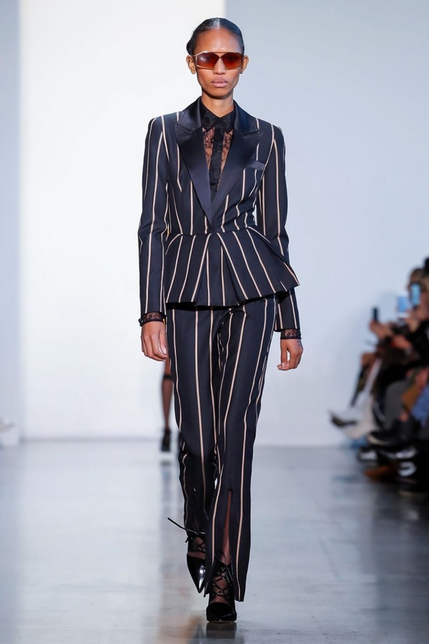 مجموعة Self Portrait للألبسة الجاهزة لخريف 2019