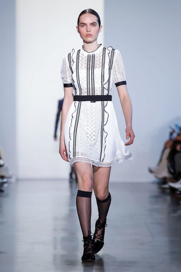 مجموعة Self Portrait للألبسة الجاهزة لخريف 2019