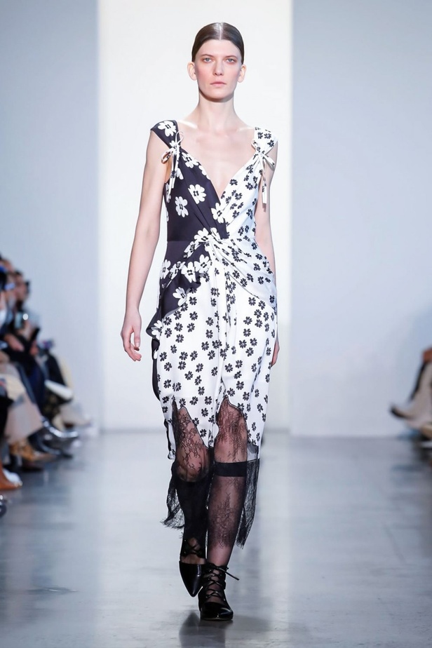 مجموعة Self Portrait للألبسة الجاهزة لخريف 2019