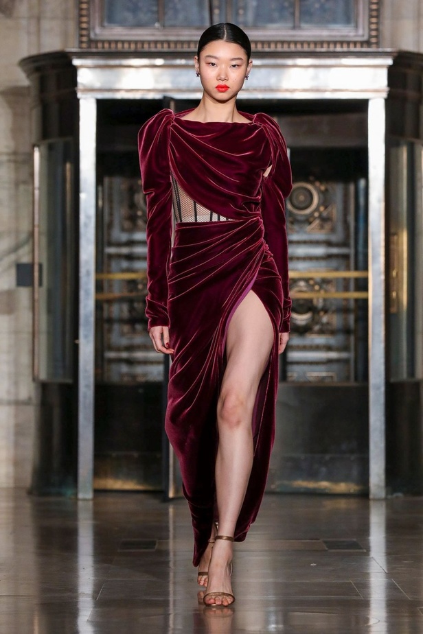 مجموعة اوسكار دي لارنتا من اسبوع الموضة في نيويورك 2020 