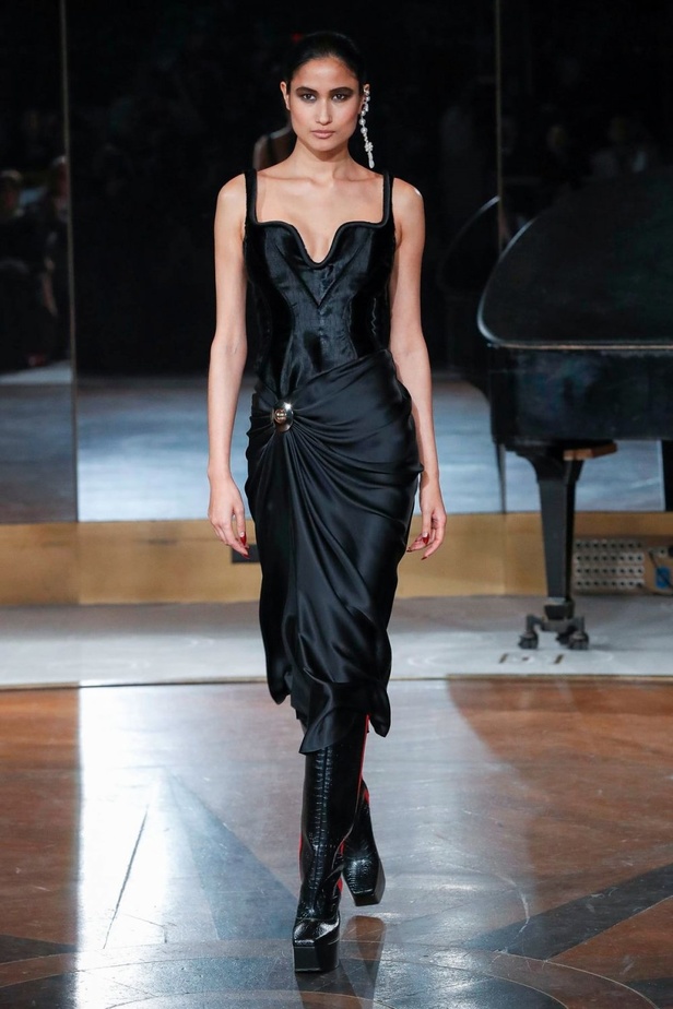 فساتين PRABAL GURUNG لخريف وشتاء2020/2021  