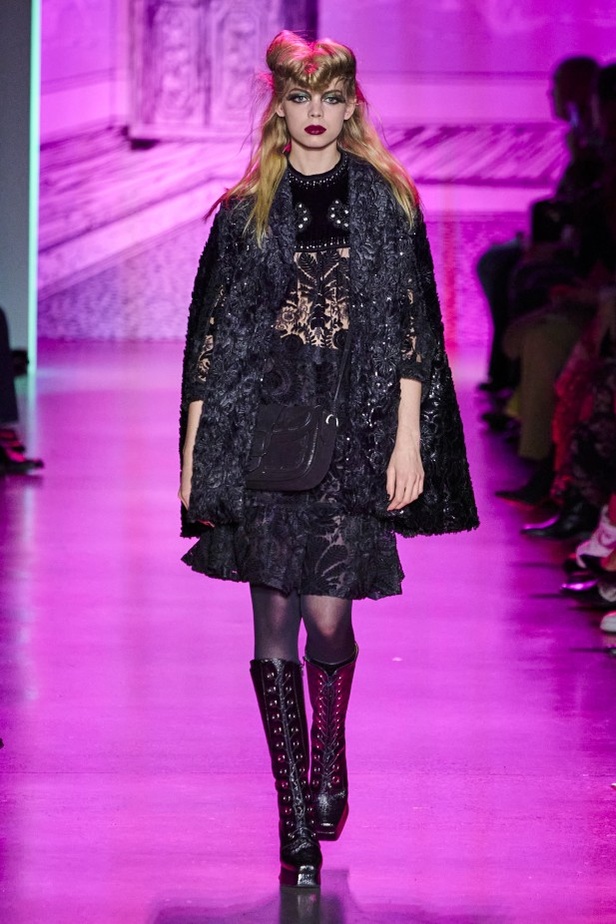 مجموعة الازياء الجاهزة من ANNA SUI  من اسبوع الموضة في نيويورك2020