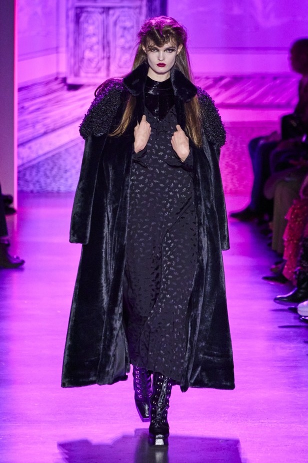 مجموعة الازياء الجاهزة من ANNA SUI  من اسبوع الموضة في نيويورك2020