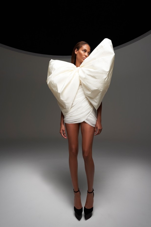 صور مجموعة ازياء Giambattista Valli الفاخرة لخريف وشتاء 2021