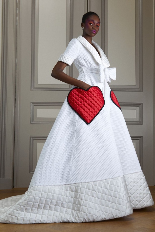 صور عرض أزياء Viktor & Rolf للكوتور مجموعة خريف وشتاء 2021