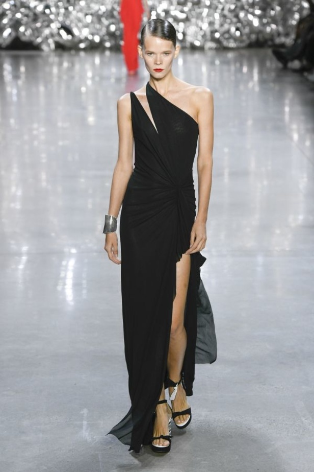 مجموعة Naeem Khan لربيع وصيف 2019