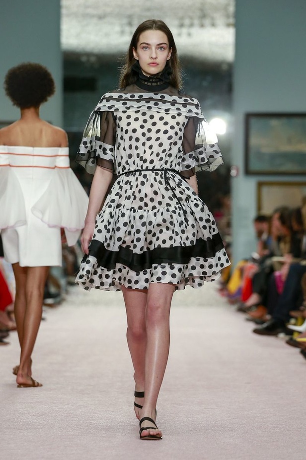 مجموعة كارولينا هيريرا لموسم ربيع وصيف 2019