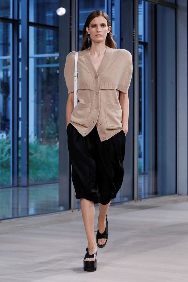 عرض أزياء تيبي لربيع وصيف 2020