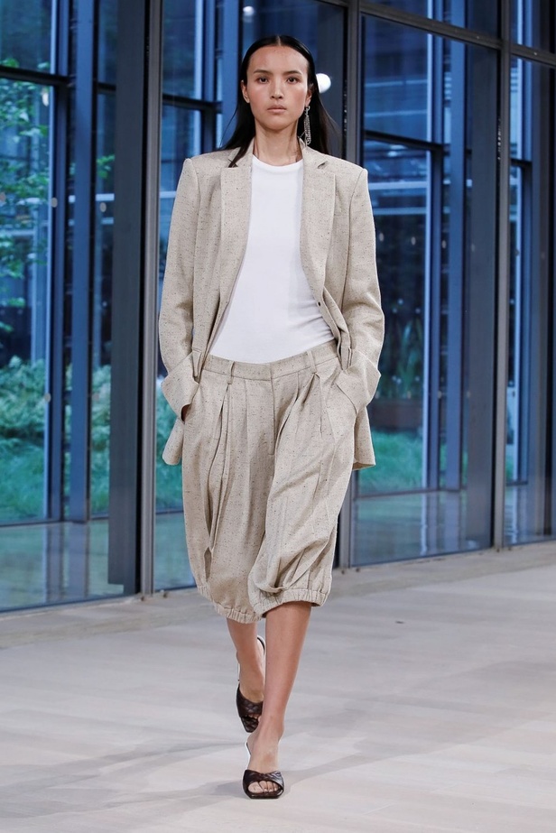 عرض أزياء تيبي لربيع وصيف 2020