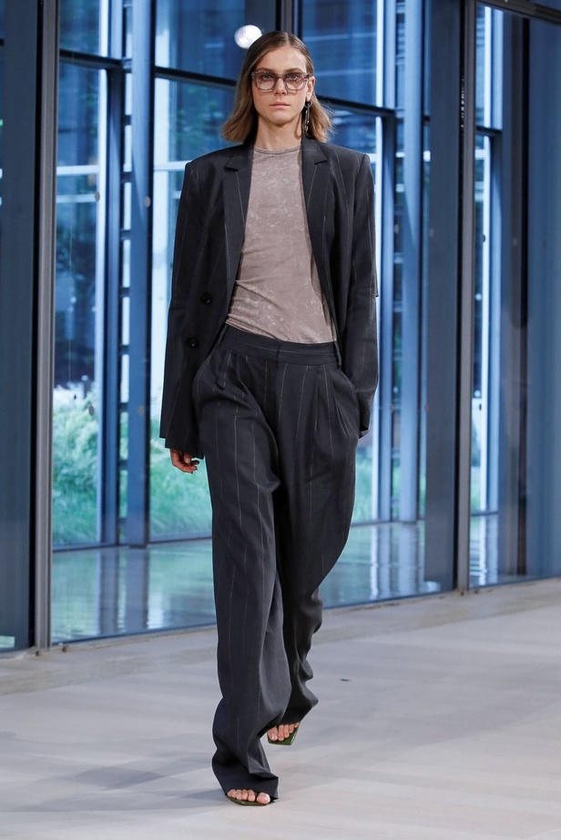 عرض أزياء تيبي لربيع وصيف 2020