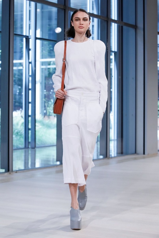 عرض أزياء تيبي لربيع وصيف 2020