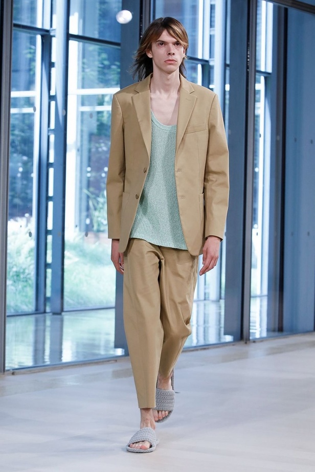 عرض أزياء تيبي لربيع وصيف 2020