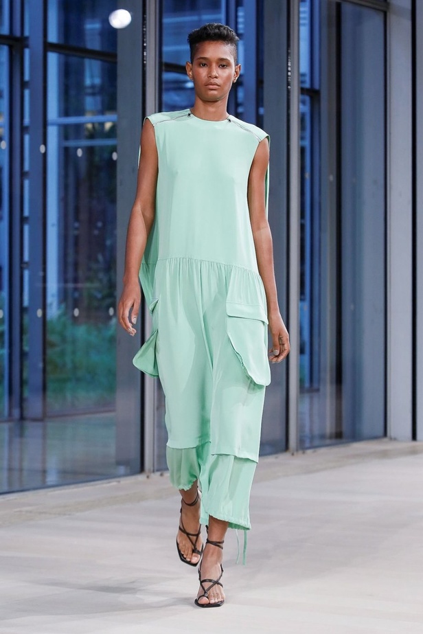 عرض أزياء تيبي لربيع وصيف 2020