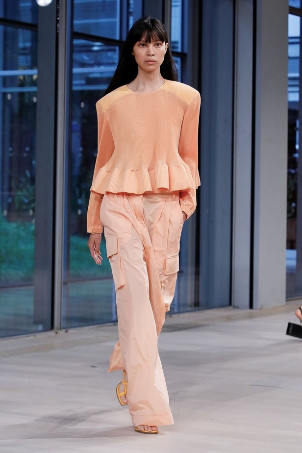 عرض أزياء تيبي لربيع وصيف 2020