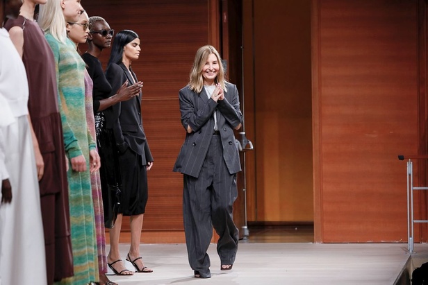 عرض أزياء تيبي لربيع وصيف 2020