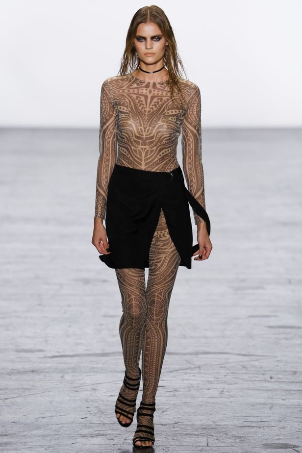 وشوم الجلد تغزو تصاميم Tadashi Shoji في نيويورك