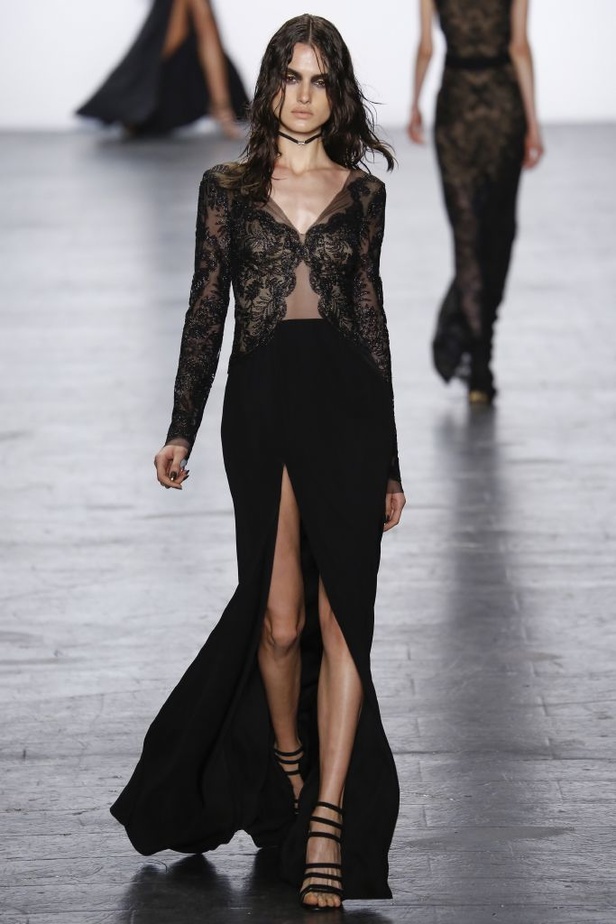 وشوم الجلد تغزو تصاميم Tadashi Shoji في نيويورك