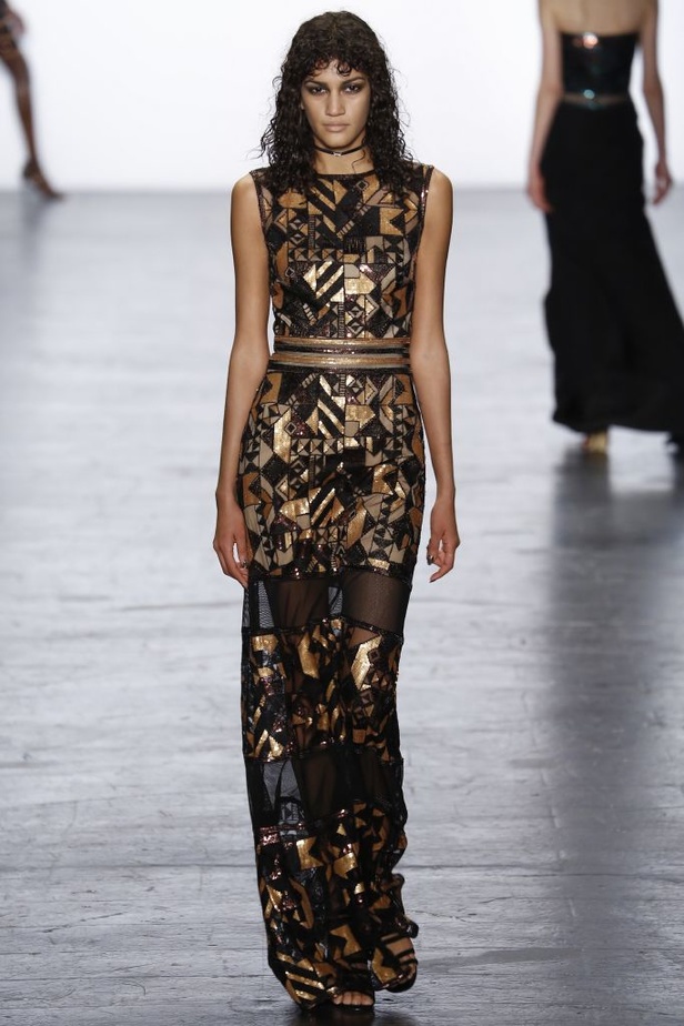 وشوم الجلد تغزو تصاميم Tadashi Shoji في نيويورك