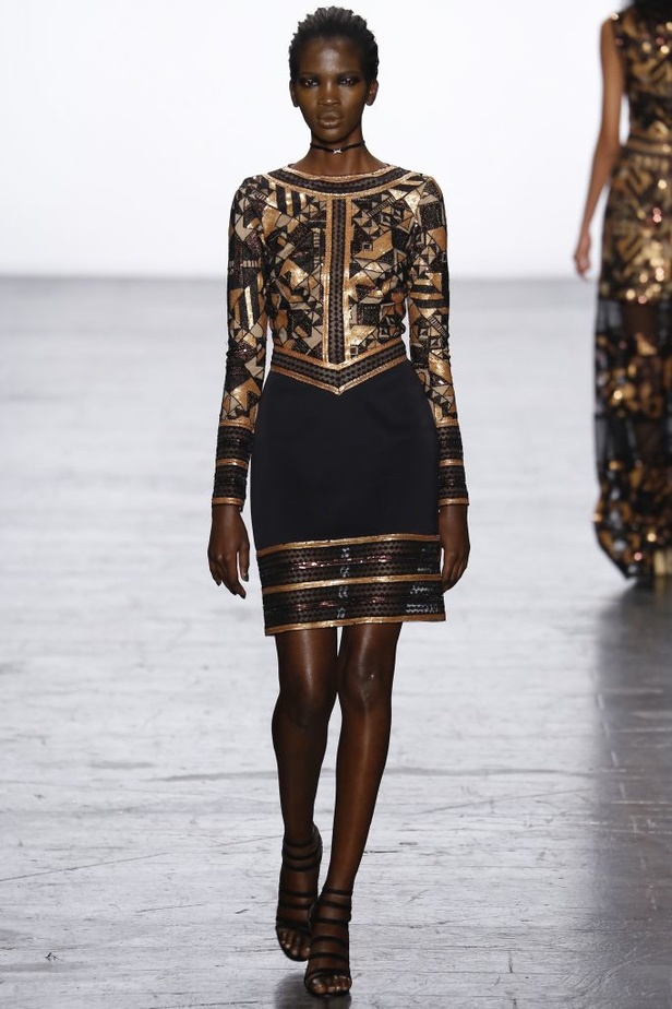 وشوم الجلد تغزو تصاميم Tadashi Shoji في نيويورك