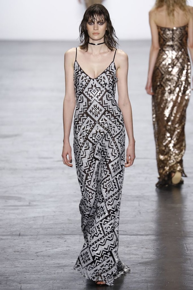 وشوم الجلد تغزو تصاميم Tadashi Shoji في نيويورك