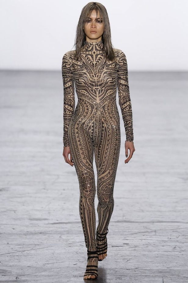 وشوم الجلد تغزو تصاميم Tadashi Shoji في نيويورك