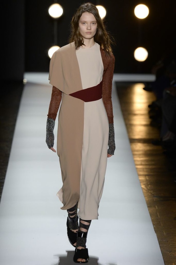 عرض أزياء BCBG للألبسة الجاهزة خريف شتاء 2016