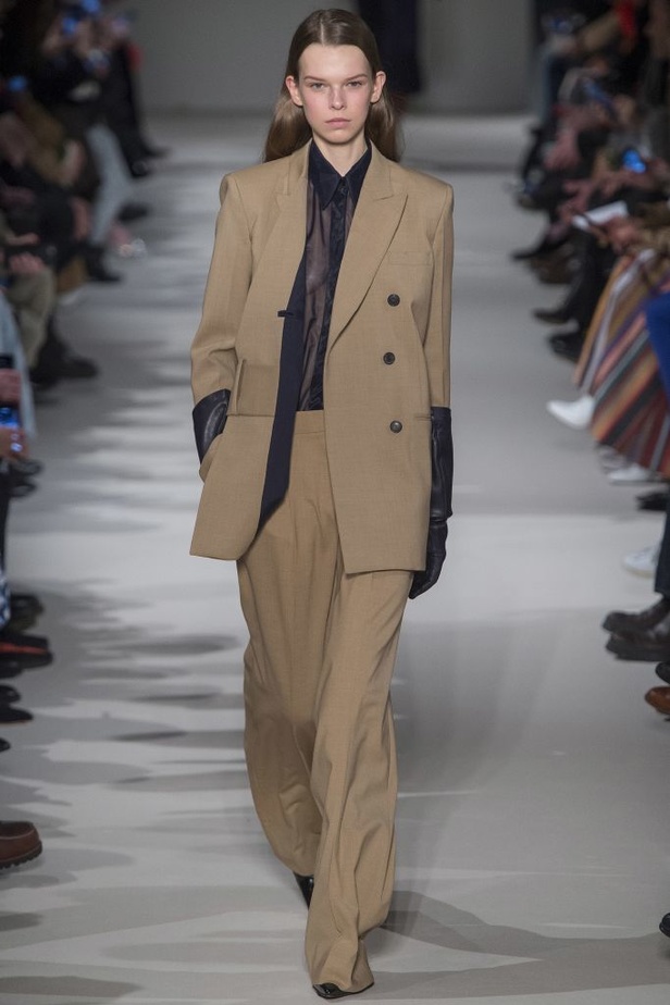 مجموعة فيكتوريا بيكهام للألبسة الجاهزة لخريف و شتاء 2017