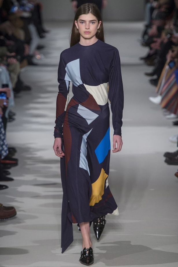 مجموعة فيكتوريا بيكهام للألبسة الجاهزة لخريف و شتاء 2017