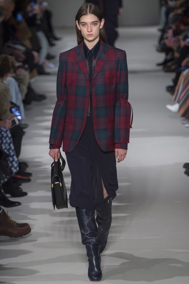 مجموعة فيكتوريا بيكهام للألبسة الجاهزة لخريف و شتاء 2017