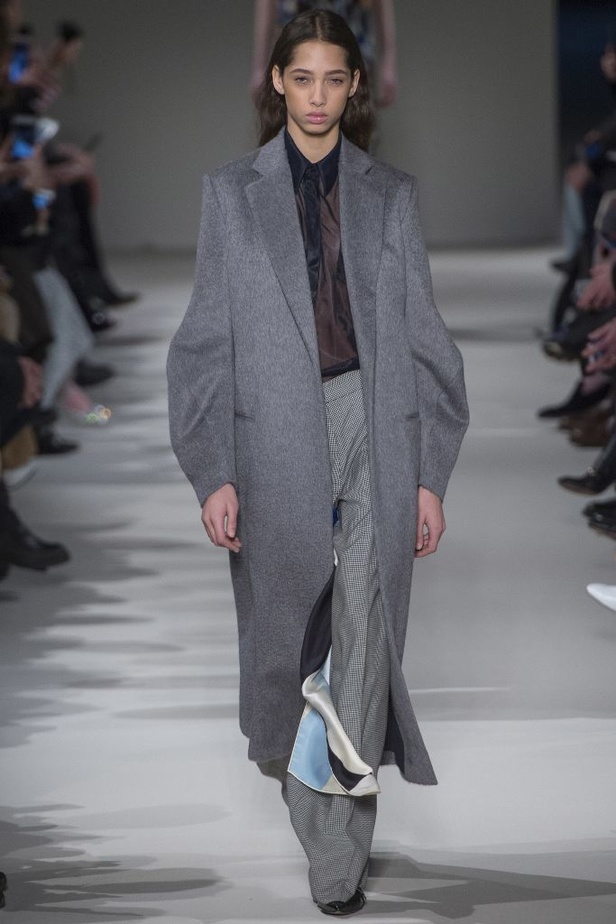 مجموعة فيكتوريا بيكهام للألبسة الجاهزة لخريف و شتاء 2017