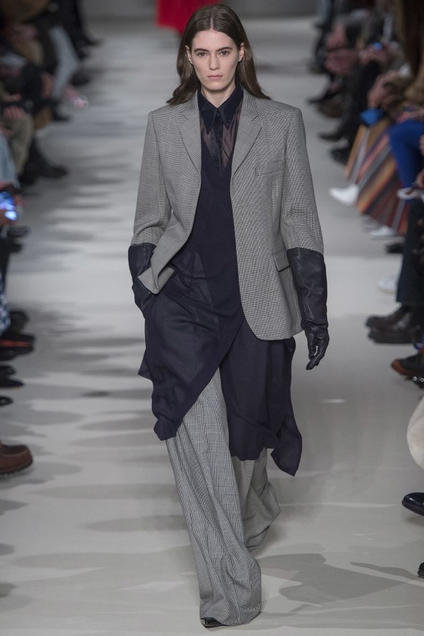 مجموعة فيكتوريا بيكهام للألبسة الجاهزة لخريف و شتاء 2017