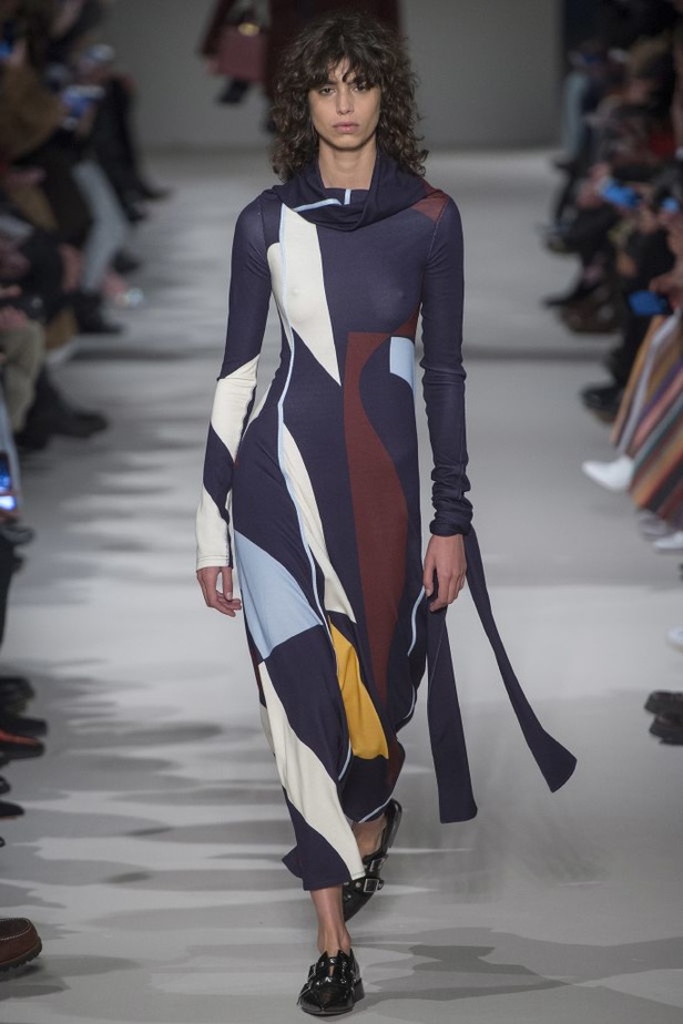 مجموعة فيكتوريا بيكهام للألبسة الجاهزة لخريف و شتاء 2017