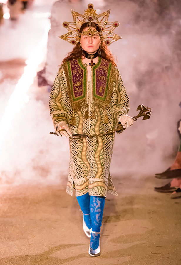 مجموعة Gucci كروز 2019.. مزج بين الأزياء المدنية الرياضية والتصاميم القوطية والدينية