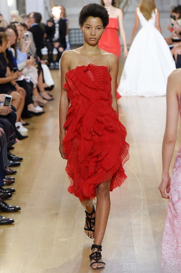 مجموعة اوسكار دي لا رنتا لموسم ربيع وصيف 2017