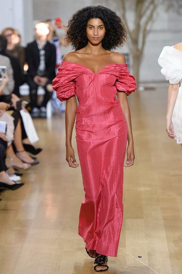 مجموعة اوسكار دي لا رنتا لموسم ربيع وصيف 2017