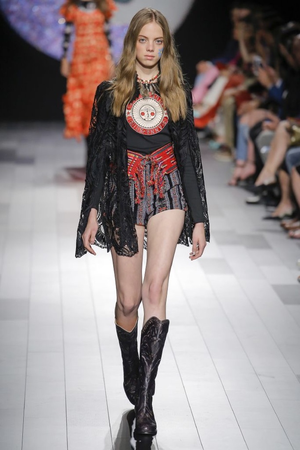 مجموعة Anna Sui لربيع وصيف 2018