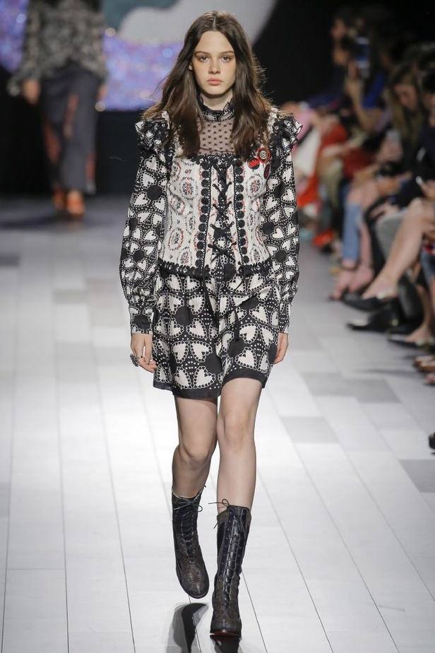 مجموعة Anna Sui لربيع وصيف 2018